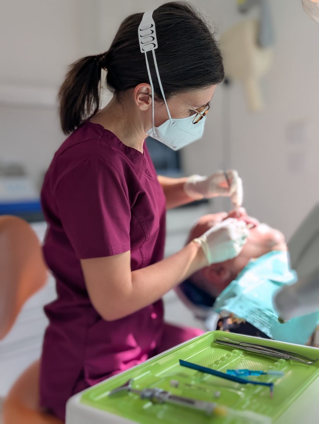 Dr Stéphanie Meriot - Dentiste spécialisée parodontie implantologie Marseille